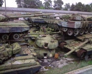 В Харькове на танкоремонтном заводе ржавеют полтысячи старых танков