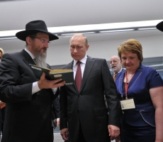 В. Путин выразил надежду на то, что перемещение библиотеки Шнеерсона в Еврейский музей решит эту проблему