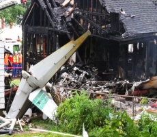 Падение легкомоторного самолета в США на жилой дом могло быть самоубийством