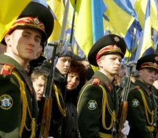 Украинская оппозиция скупает штыки внутренних войск