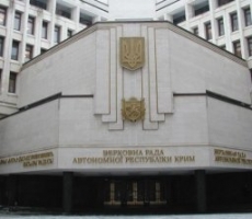 Парламент Крыма охраняется представителями самообороны русскоязычного населения