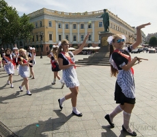 Выпускники Одессы празднуют "Последний звонок"