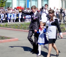 Сегодня выпускники Молдовы отмечают "Последний звонок"