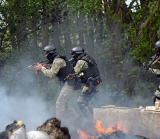 В Донбасс стянут сводный отряд милиции