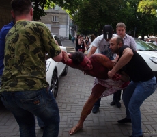Антипутинская акция FEMEN в Одессе закончилась побоищем