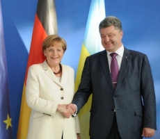 Петр Порошенко и Ангела Меркель обсудили ситуацию на Донбассе