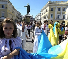 Вчера в Одессе развернули 23-метровый флаг Украины