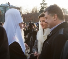 Пётр Порошенко с женой помолились за детей-сирот