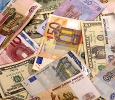 В России упали доллар и Евро