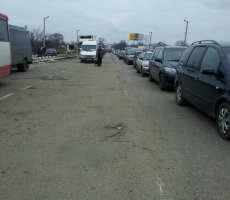 В минувшие выходные на границе Приднестровья и Украины наблюдались длинные очереди людей и машин