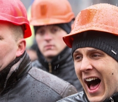 В Украине шахтеры заблокировали движение по ул. Грушевского