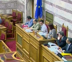 В Парламенте Греции происходят "жаркие" дебаты