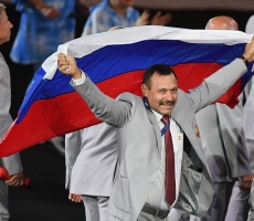 Выход белорусских паралимпийцев с российским флагом вызвало восторг в Кремле