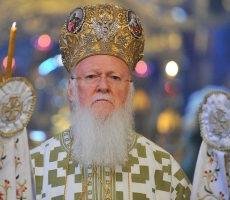 Варфоломей провоцирует войну: Правый сектор готовит захват православных храмов на Украине